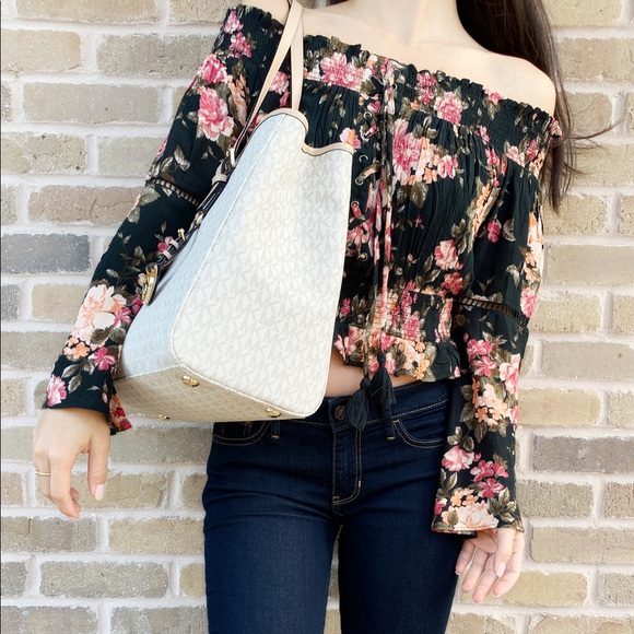 Gaby’sBags-NWT Michael Kors Large Tote Vanilla MK - Picture 3 of 6